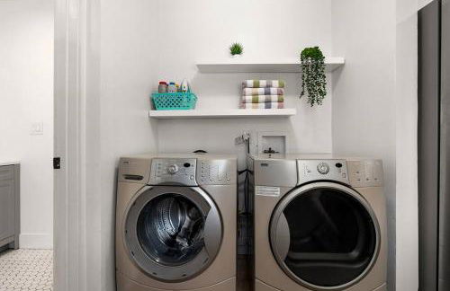 1970s Style Cozy Home with Fireplace Yard and Hot Tub - Foto 25