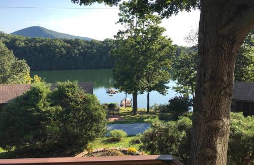 Lake Escape to an Elegant 4 Br Home - Foto 42