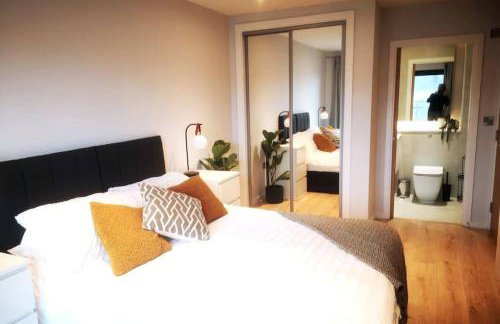 Luxury apartment close to Theatre, Barbican & Hoe 2 kings or 4 single beds secure covered parking - Foto 18