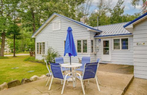 Rapid City Cottage with Patio Near Beach Access! - Foto 24