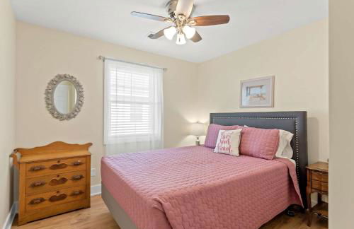 Expansive Lakefront Home with Private Dock - Foto 19