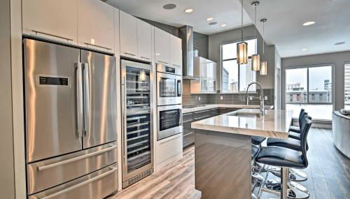 Modern Anchorage Townhome - By Delaney Park Strip! - Foto 2