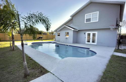 Luxury 4BR Getaway with Heated Pool & Cozy Vibes! - Foto 50