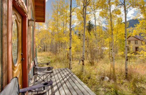 Colorful Cabin w/ Teepee, Fire Pits & Mtn Views! - Foto 2