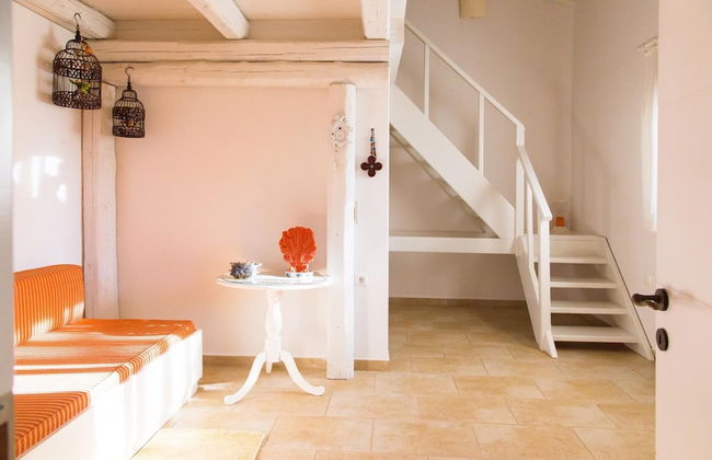 Seafront Luxury Villa w 5-en Suite BR BBQ - Photo 9