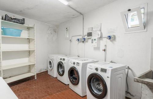 HOST4U - Loft del GARDA Residence with Pool, Front Lake Building - Foto 8