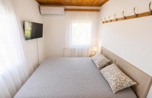 SOFIAS APARTMENTS in LESVOS - Photo 8