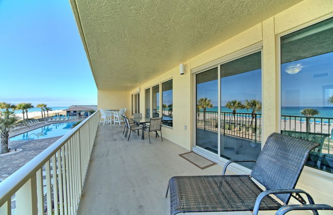 Beautiful Beachfront Condo with Pool View - Unit 0203 by RedAwning - Foto 40