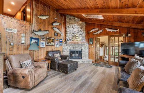 Lily Bay Lodge by Simple Life Rentals - Photo 2