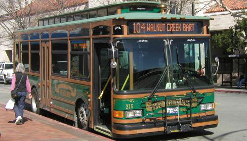 Bright Top Floor-King Bed-Parking-Fast Wi-Fi - Foto 4