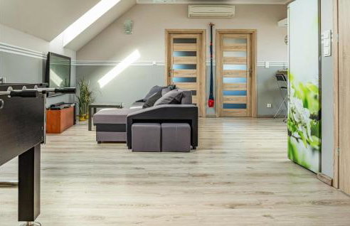 2 Bedroom Amazing Home In Ploskinia - Foto 6