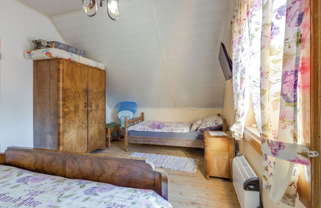 Rustic Cottage With Heated Pool - Photo 3