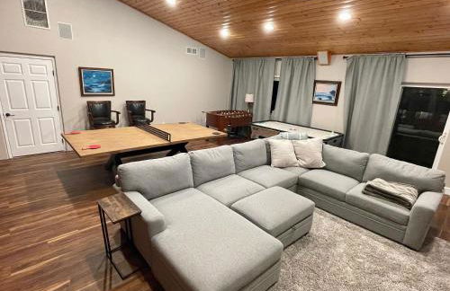 Stunning 3,400 sq ft Lake House w Boat Dock, Sauna, Steam Shower, and More - Foto 35