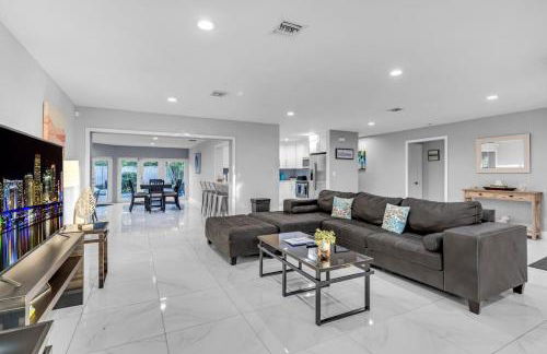 Stunning 4 Bedrooms House with Pool 6 minutes to the Ocean - Foto 18