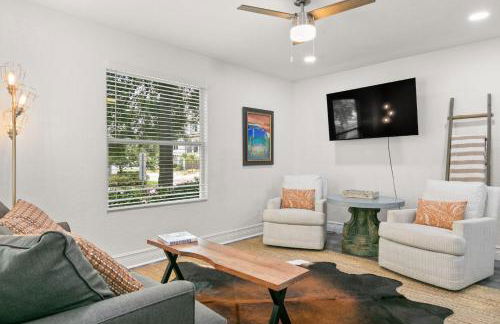 NEW SoHo Sanctuary - Gorgeous Apartment Steps to S Howard Ave with Fenced Yard - Foto 6