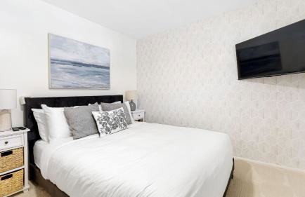 Oceanfront Gem w Balcony Pool Hot Tub Carbon Beach Access Bluewater Haven by AvantStay - Photo 17