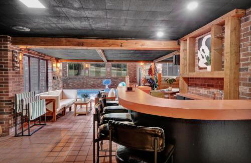 Private Indoor Pool Estate with Hot Tub - Foto 5