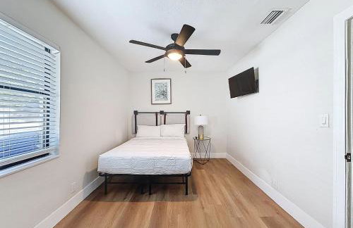 Newly Renovated | Minutes to Riverwalk & Beaches | Tampa Heights - Foto 46