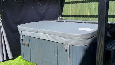 Caer Fedwen Barns Cariad Spacious self catering 3 bed Group Getaway Luxury Cottage with Private Hot Tub - Foto 3