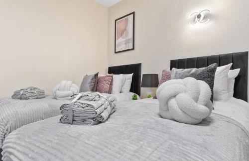 Lovely 4-BR Home In Leyton - Sleeps 14, Near Tube, Arcade, 100inchTV - Foto 58