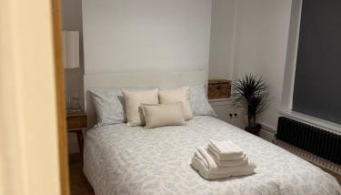 The Nest - 2 Minutes walk to East Croydon Station - Foto 3