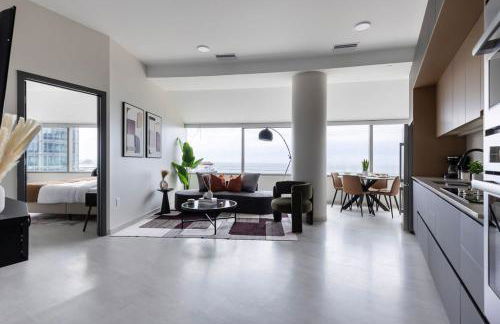 Luxury Downtown King Bed, Rooftop Pool - Photo 19