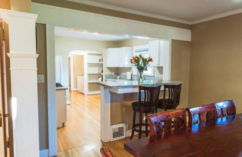 Lovely House near Downtown, Home away from Home! - Foto 8