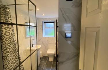 The Cwtch, Log Fire, Sleeps 6, Nr Zip World, Brecon and Bike Park Wales - Photo 26