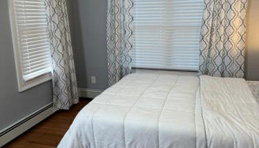 Cozy Room by Hofstra University - Photo 3
