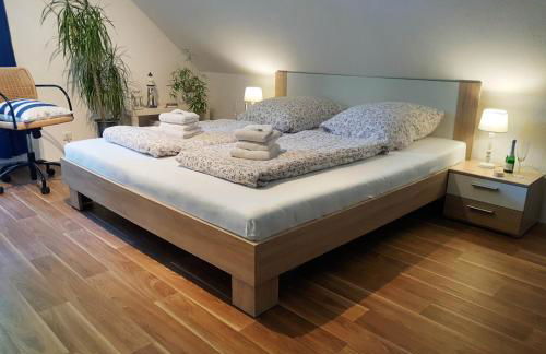 Charmante Ferienwohnung 3 Zimmer Kueche Bad zentrale Lage - Foto 1