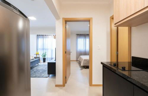 Localização Central! A 450 metros da Vila Germânica Loft com Piscina, Ar-Condicionado, Wi-Fi, Cozinha completa, Garagem Privativa, Espaço Zen, Academia, Sauna, e Mercadinho 24h - Foto 17