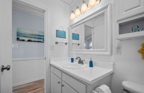 Pets OK Beach Home, Short Walk Beach Access, and Views - Foto 39