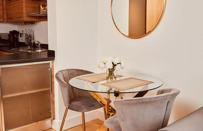 Deluxe City Apt, River Canal View& Free Parking! - Foto 21