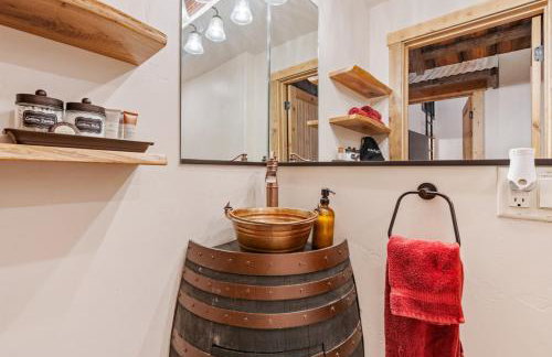 Historic Yellowstone Saloon - Foto 26