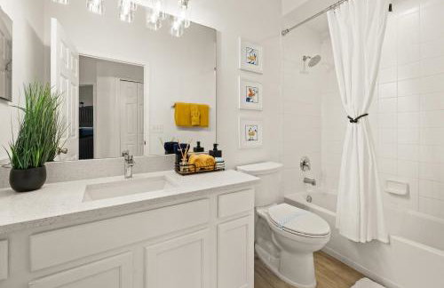 654- Newly Renovated Fabulous 4-Bedroom Pool Home in Watersong Resort, Game Room, Theater Room and More - Foto 51