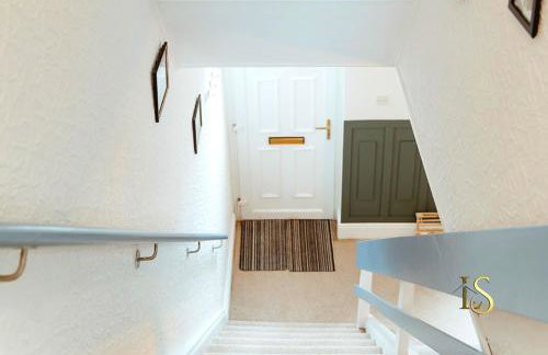 *Luke Stays Oswald Terrace* - Foto 10