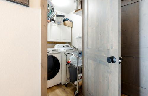 Perfectly Located 3 Bed 3.5 Bath Beautiful Townhome - Photo 31