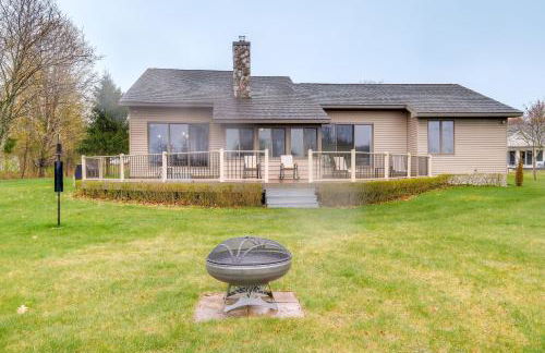 Cadillac Vacation Rental with Dock on Lake Mitchell! - Foto 2