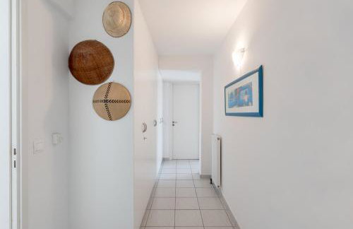 Beachfront Modern Apartment - Photo 14