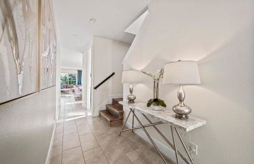 Epic Playhouse Getaway - Castle & Superhero Bunks Theater Private Pool No Rear Neighbors - Foto 38