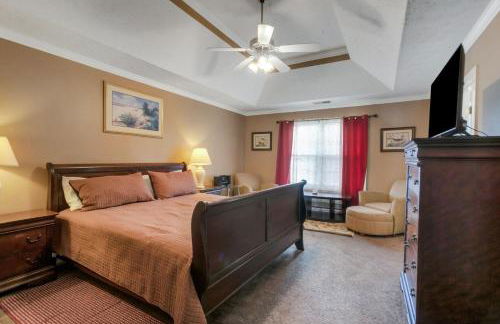 6BR Home • Spacious Yard + Grill • Peaceful Suburb - Foto 9