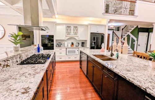 The Athena Hideaway - hottub, firepit, lake & racetrack - Foto 18