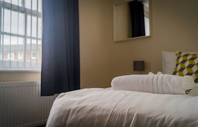 The City Walls Gathering 5 Bed - Sleeps 12 City Centre - Photo 27