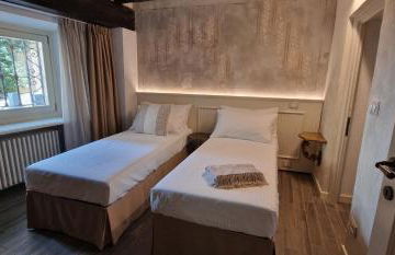 3 Bedrooms Old Town Secret Gem with Private Garden - Foto 8