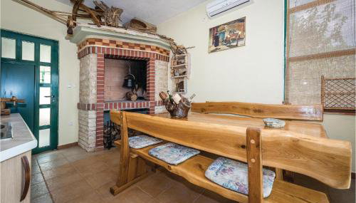 Awesome Home In Mirlovic Polje - Foto 5