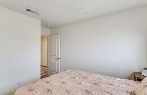 Pool Table and Patio! Spacious Merced Getaway - Foto 31