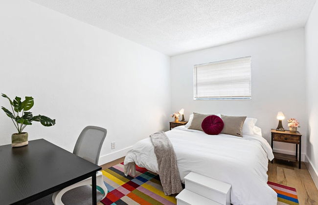 Stylish 2 BR Condo - Free Parking on Premises - Photo 13