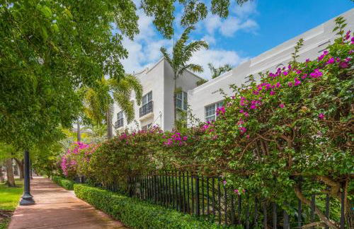 Fountain condo 2 story Pool BBQ Balcony - Photo 10