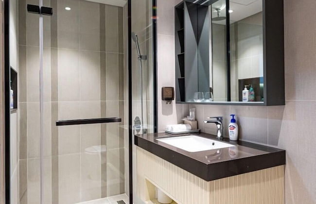 Happy Light Apartment in the Cardinal Court - Photo 35