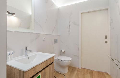 Authentic Studio with Terrace by HostWise - Foto 54